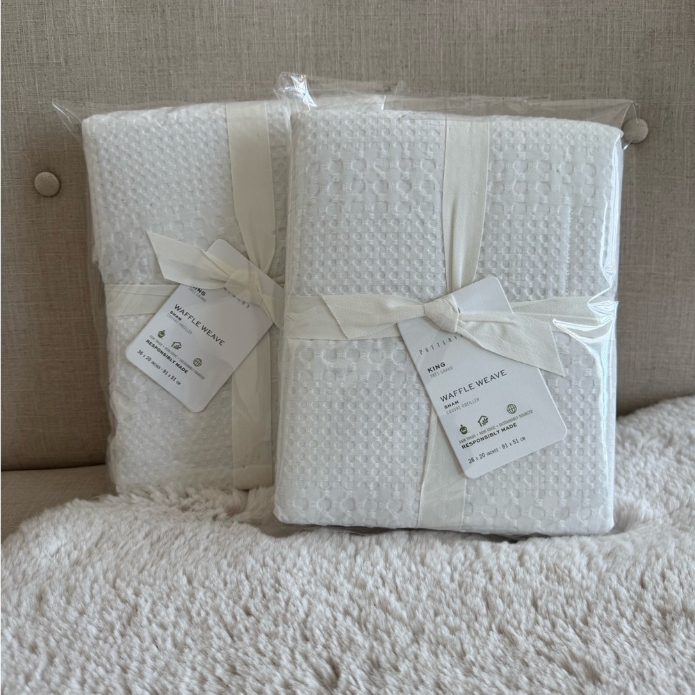 NWT - 2 King Size Pottery Barn White Waffle Weave Pillow Shams - Picture 7 of 7